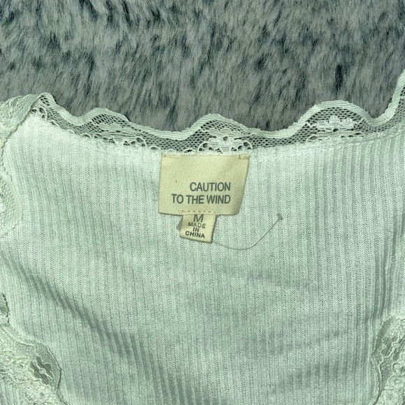 White shirtsleeve buttoned top - Picture 3 of 3